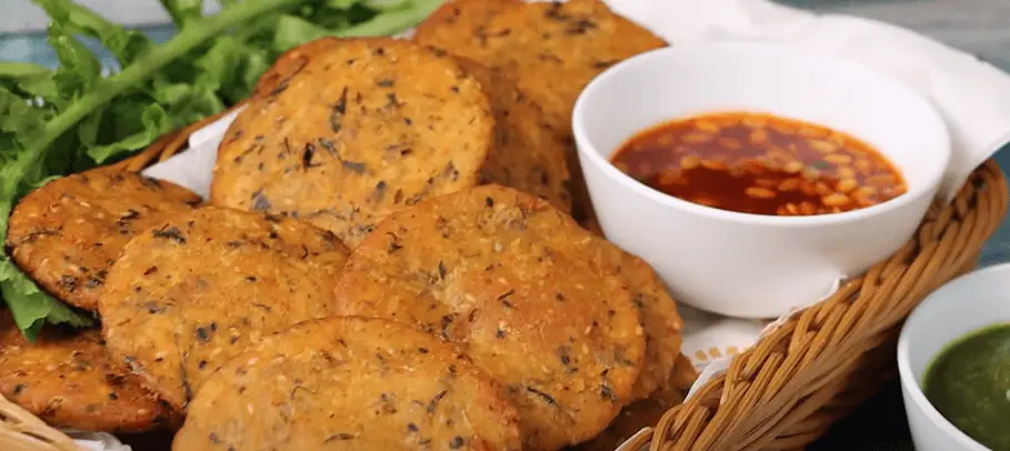 Holi Special Crispy Mathri Recipe